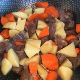 Make Curry potatoes and oxen step 5