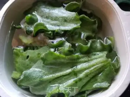 Make Sesame sauce ice salad step 1
