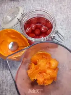 Make papaya strawberry juice step 1