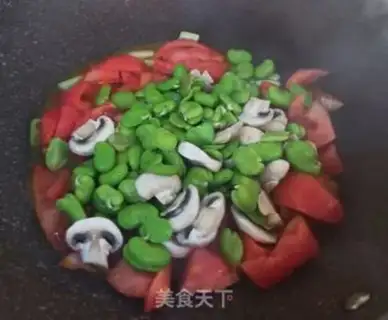 Make Tomato-peased mushroom soup step 1