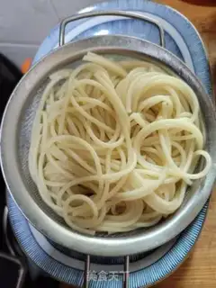 Make Black pretzels for pasta step 4