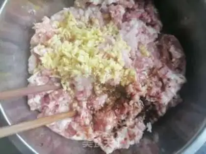 Make Fresh meat dumplings step 1