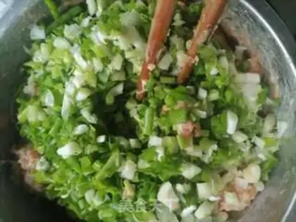 Make Fresh meat dumplings step 2