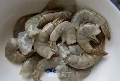 Make Spicy boiled shrimp step 1