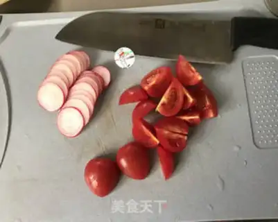 Make Red seafood salad noodles step 1
