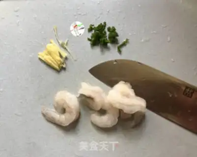 Make Red seafood salad noodles step 3