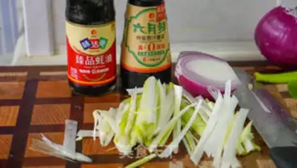 Make Onion noodles step 0