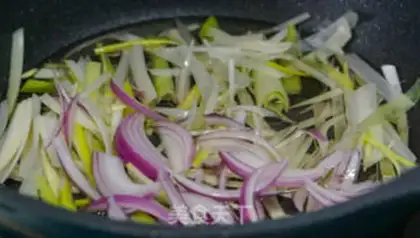 Make Onion noodles step 1