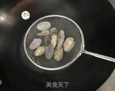 Make Red seafood salad noodles step 7