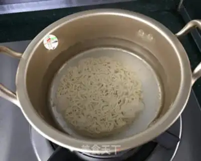 Make Red seafood salad noodles step 8