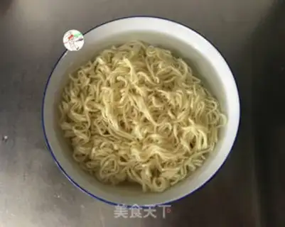 Make Red seafood salad noodles step 9