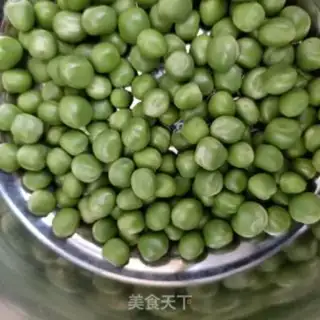 Make Fresh peas and rice step 1