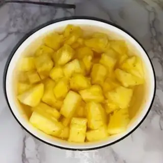 Make Pineapple rice step 0