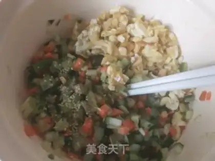 Make cucumber egg pan sticker step 3