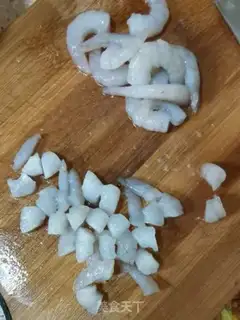Make Shrimp pineapple rice step 1