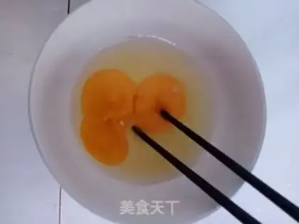 Make Cream fried eggs step 1