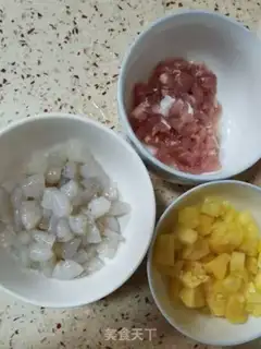 Make Shrimp pineapple rice step 3