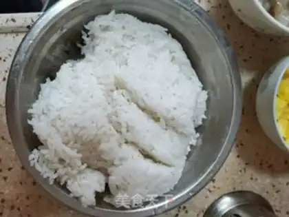 Make Shrimp pineapple rice step 5
