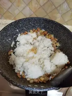Make Shrimp pineapple rice step 9