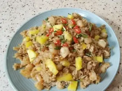 Make Shrimp pineapple rice step 13