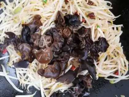 Make Blackwood, green bean sprouts step 10