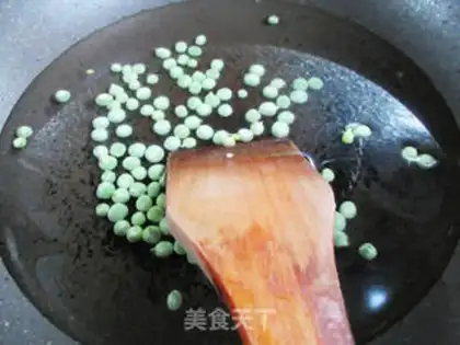 Make Rohan, pineapple rice step 2