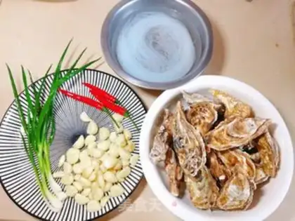 Make A garlic fan step 0
