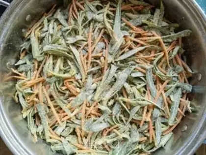 Make Garlic pepper and carrot noodles step 7