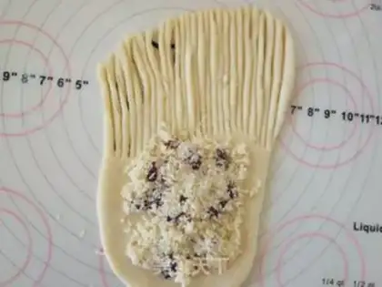 Make Flutterball bread step 7