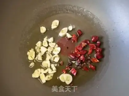 Make Garlic pepper and carrot noodles step 10