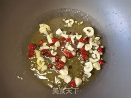 Make Garlic pepper and carrot noodles step 11