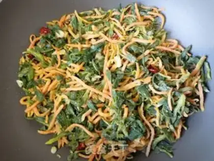 Make Garlic pepper and carrot noodles step 13
