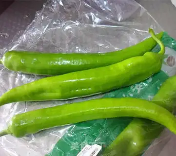 Make "Hands torn with chili." step 0
