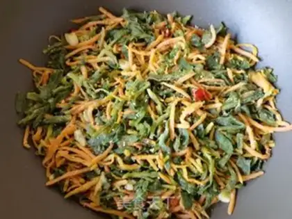 Make Garlic pepper and carrot noodles step 14