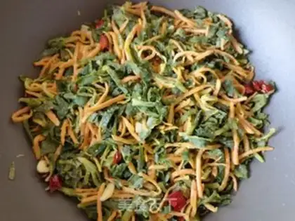 Make Garlic pepper and carrot noodles step 15