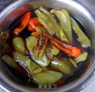 Make "Hands torn with chili." step 4