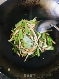 Make Celery fried beans step 3