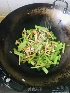 Make Celery fried beans step 5