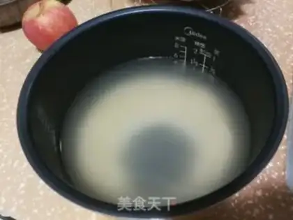 Make Apple rice porridge step 1