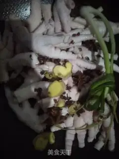 Make Salted chicken feet step 1