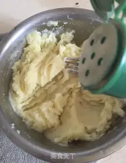 Make Potato cheeseball step 5