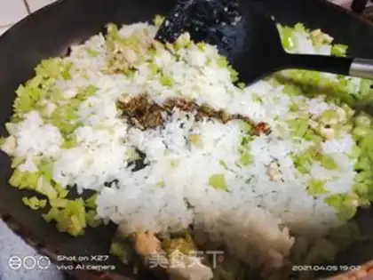 Make Soybeans, celery, chicken, fried rice step 2