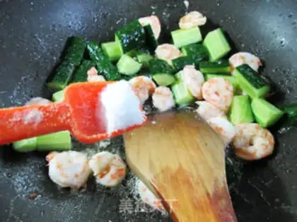 Make Shrimp fried cucumber step 7