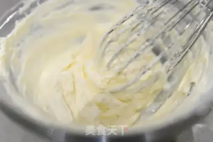 Make Yogurt cream cheesecake step 2