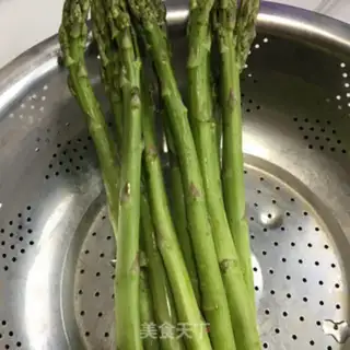 Make Eggs, shrimp, storks step 1