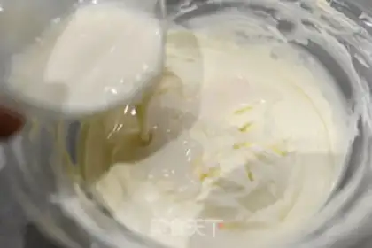 Make Yogurt cream cheesecake step 4