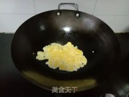 Make Precious bean sprouts, fried rice powder step 1