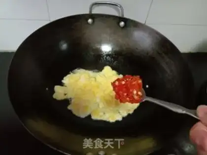 Make Precious bean sprouts, fried rice powder step 2