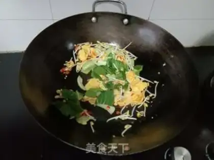 Make Precious bean sprouts, fried rice powder step 3