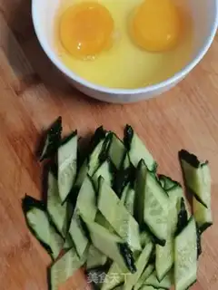 Make cucumber fried eggs step 0